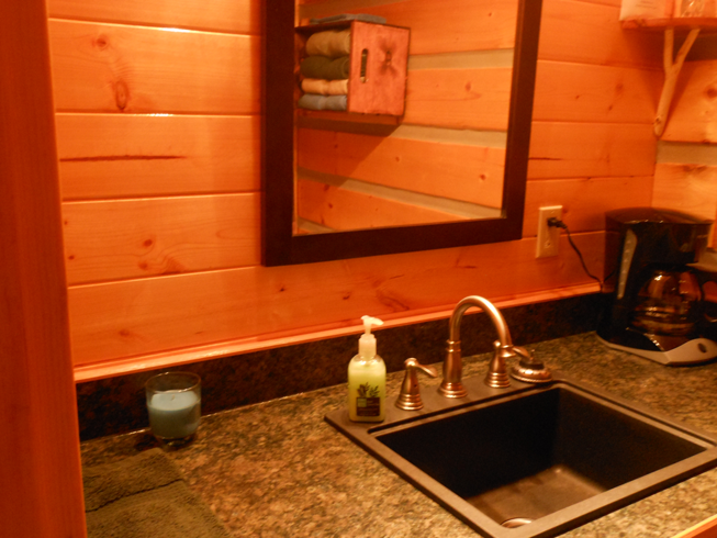 Bear Creek Cabin One Bathroom